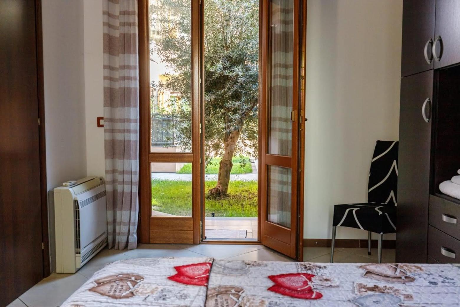 Casa Lilla 1 E 2 Apartment Oristano Ruang foto